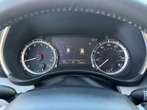 Used 2024 Toyota Highlander XLE AWD/4WD image 37