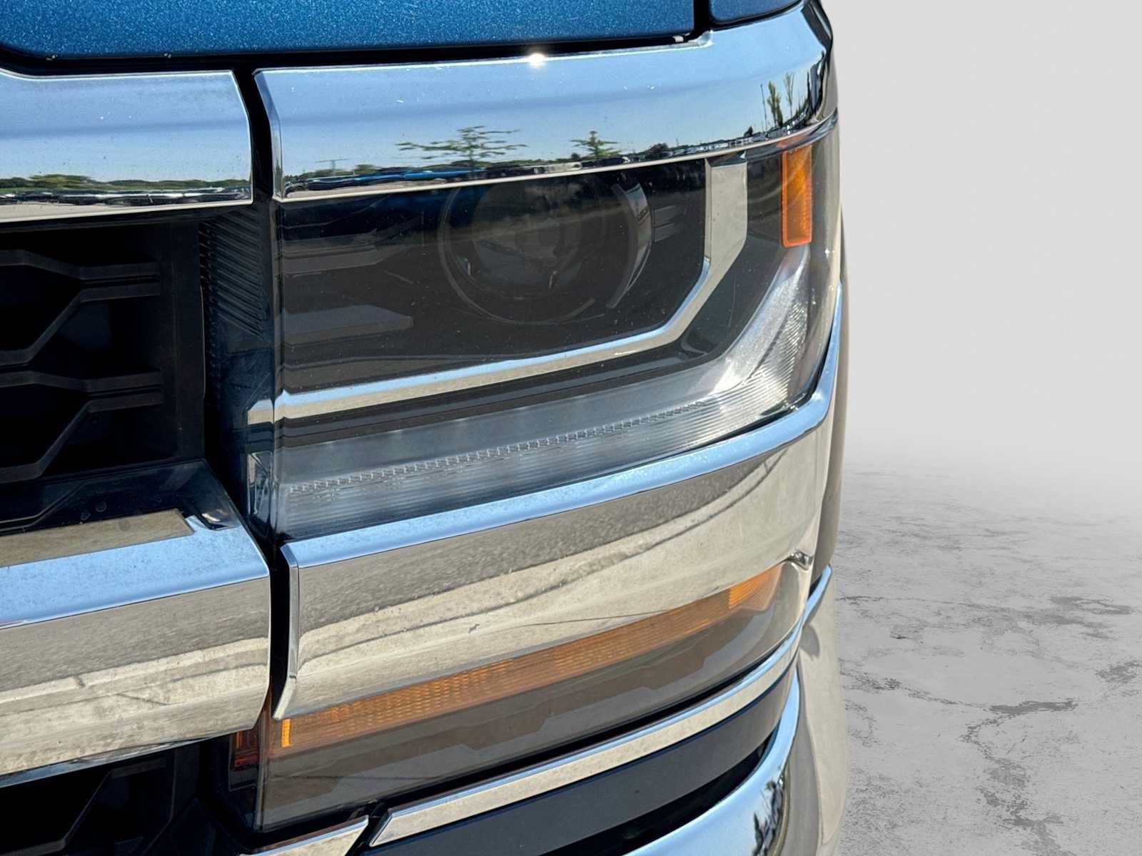 Used 2018 Chevrolet Silverado 1500 LT w/ All Star Edition AWD/4WD image 10