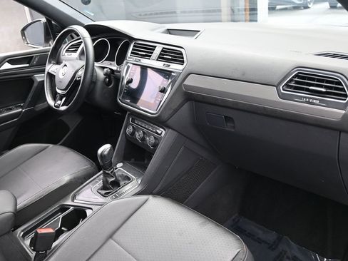 Used 2020 Volkswagen Tiguan SE R-Line image 46