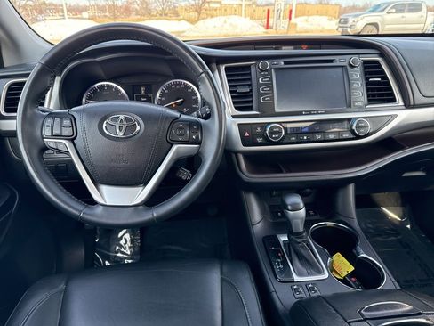 Used 2016 Toyota Highlander XLE image 11