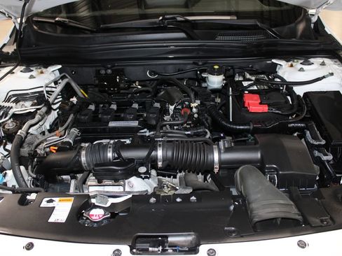 Used 2019 Honda Accord Sport image 8