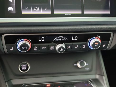 Certified 2025 Audi Q3 2.0T Premium Plus w/ Premium Plus Package AWD/4WD image 29