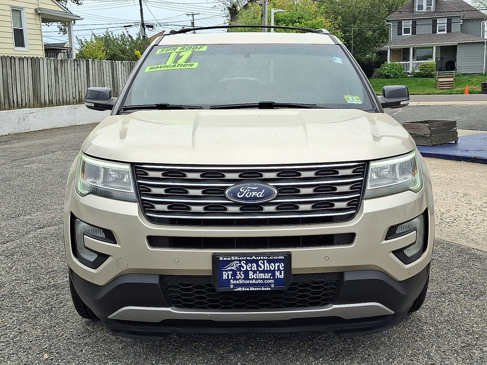 Used 2017 Ford Explorer XLT w/ Equipment Group 202A AWD/4WD image 2