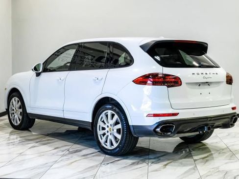 Used 2017 Porsche Cayenne AWD/4WD image 16