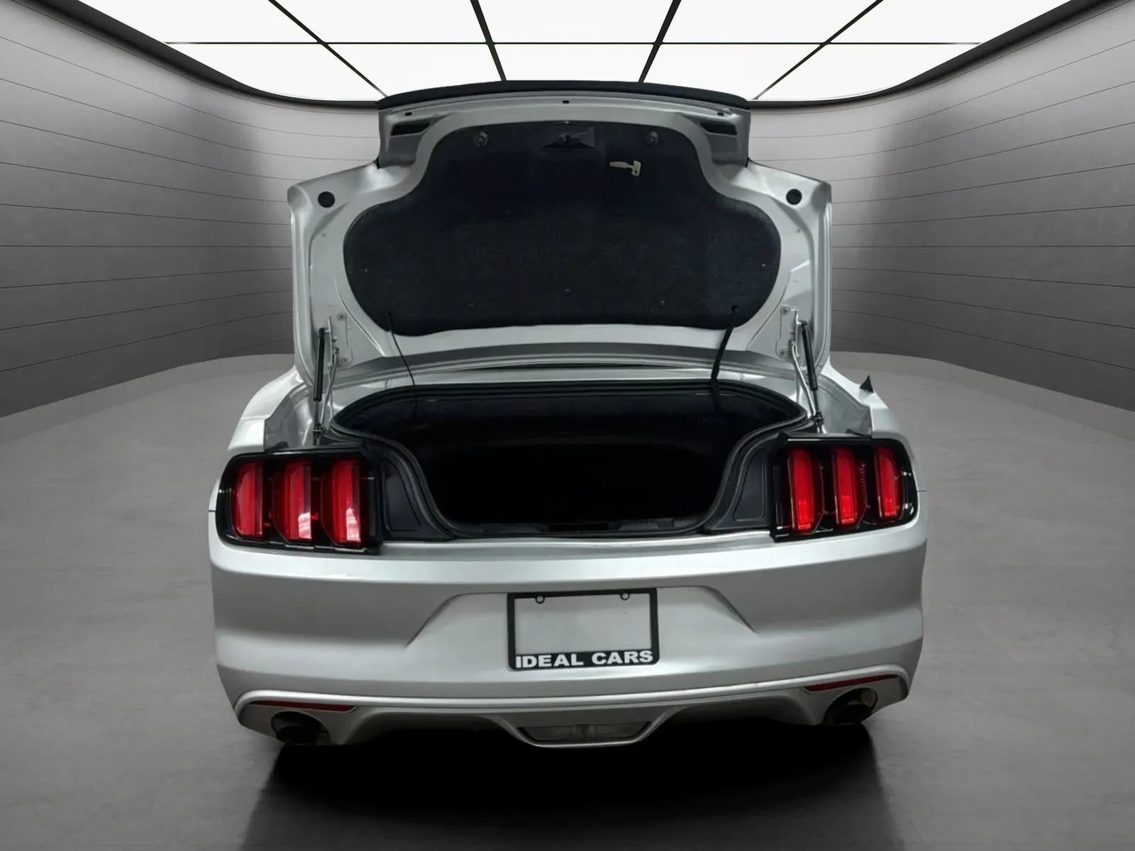 Used 2015 Ford Mustang Convertible w/ Equipment Group 051A RWD image 18