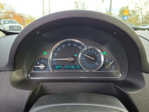 Used 2010 Chevrolet HHR LS image 24