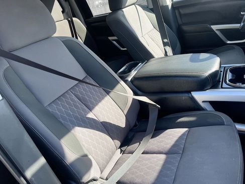 Used 2024 Nissan Titan SV w/ SV Convenience Package image 28