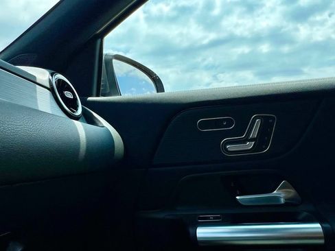 Certified 2023 Mercedes-Benz GLB 250 4MATIC image 22