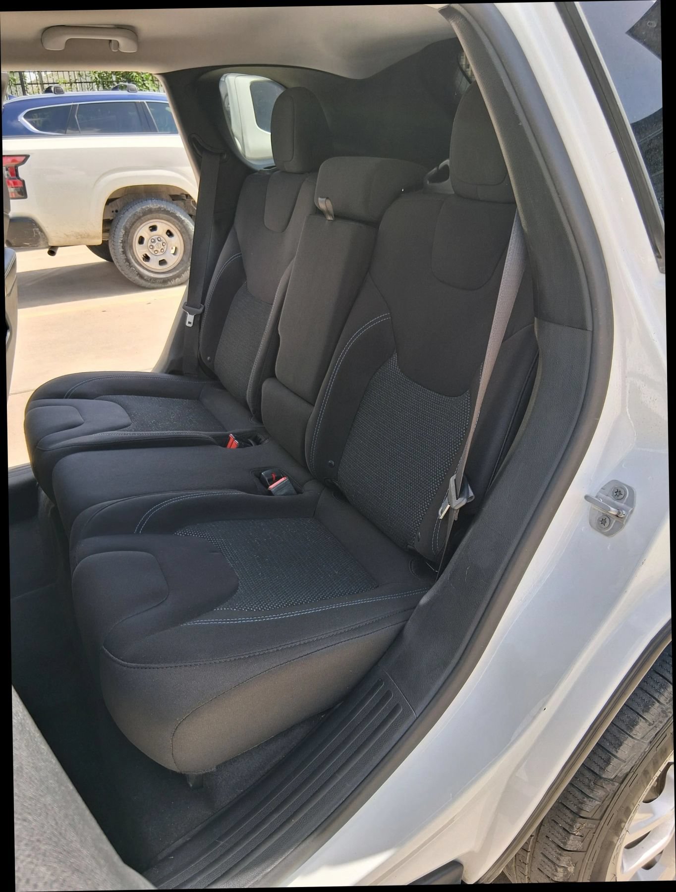 Used 2019 Jeep Cherokee Latitude w/ Popular Appearance Group AWD/4WD image 29