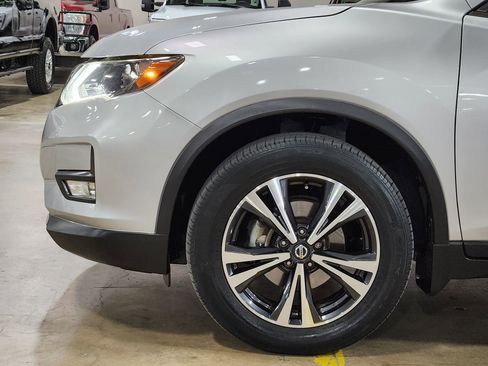 Used 2020 Nissan Rogue SV w/ Sun & Sound Touring Package image 5