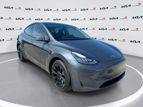 Used 2023 Tesla Model Y Long Range AWD/4WD image 1