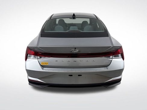 Used 2022 Hyundai Elantra SE FWD image 5