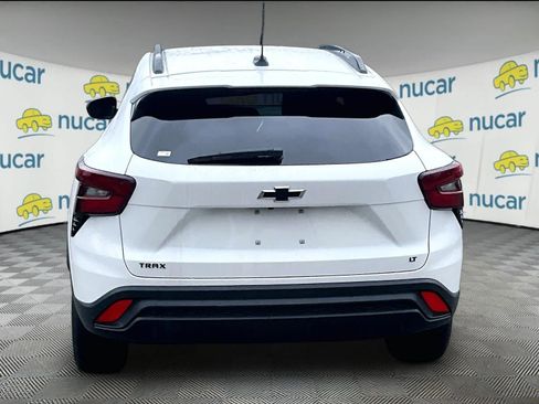 New 2026 Chevrolet Trax LT w/ Midnight Edition FWD image 6
