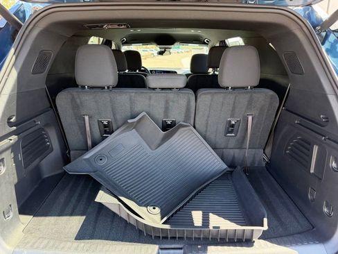 Used 2024 Chevrolet Traverse LT w/ Trailering Package FWD image 19
