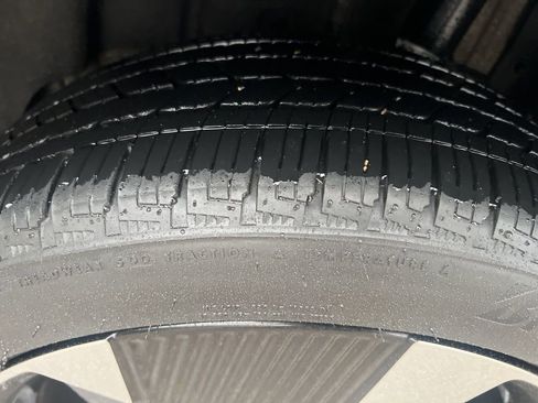 Certified 2025 Nissan Kicks SR image 42