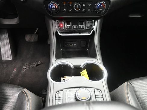 Used 2021 GMC Terrain SLT AWD/4WD image 13