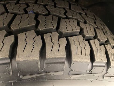 Used 2024 Chevrolet Suburban Z71 w/ Luxury Package AWD/4WD image 31