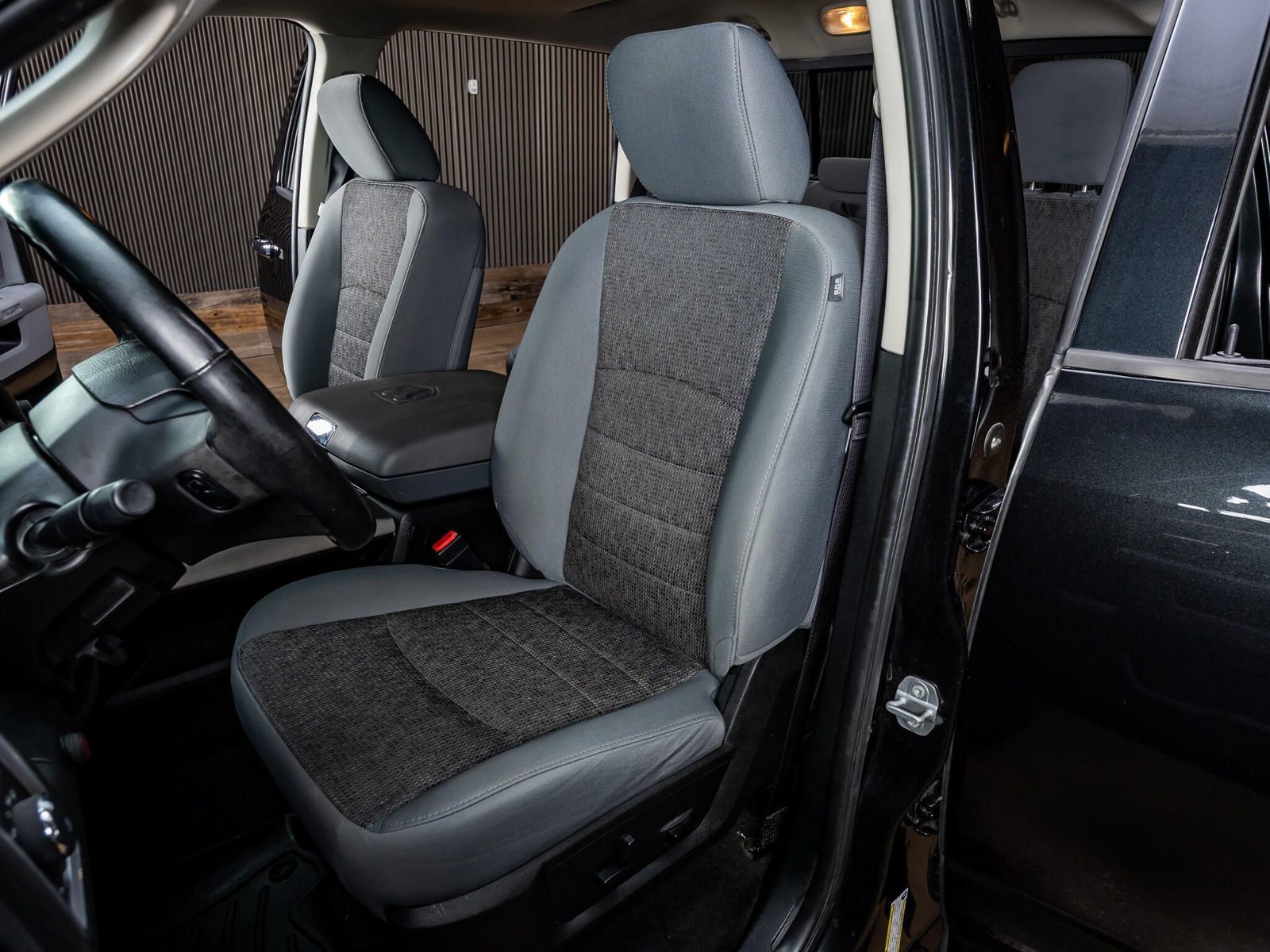 Used 2017 RAM 1500 Big Horn AWD/4WD image 25