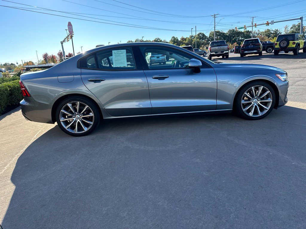 Used 2020 Volvo S60 T6 Momentum AWD/4WD image 4