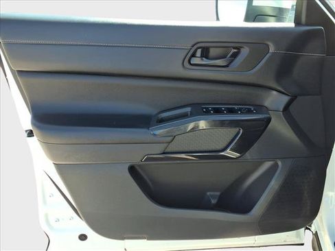 Used 2024 Nissan Pathfinder SV AWD/4WD image 15