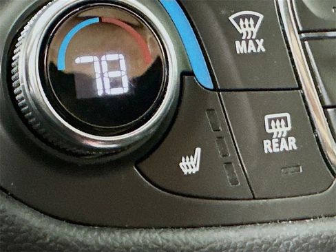 Used 2021 Chevrolet Equinox LT image 20