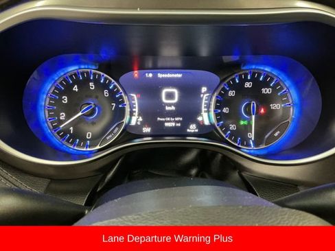 Used 2017 Chrysler Pacifica Limited w/ UConnect Theater Package image 27