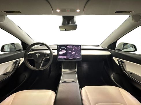 Used 2021 Tesla Model Y Long Range image 17