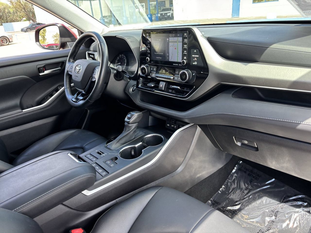 Used 2021 Toyota Highlander XLE AWD/4WD image 10