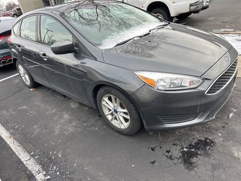 Used 2018 Ford Focus SE image 2