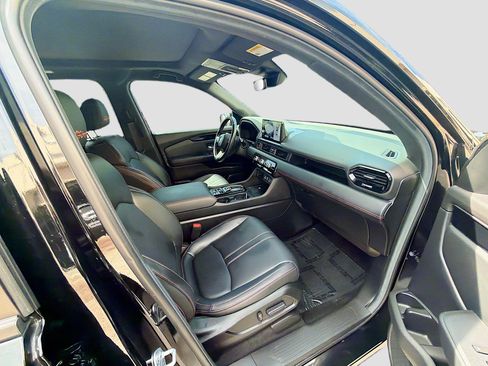 Used 2025 Honda Pilot TrailSport image 31
