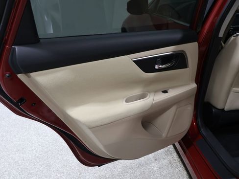 Used 2015 Nissan Altima 2.5 SV w/ Convenience Package image 19