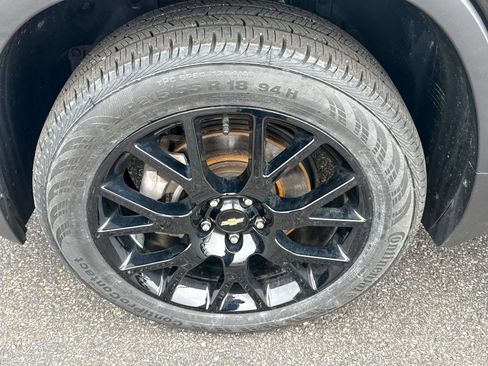 Certified 2022 Chevrolet Trax LT w/ Midnight Edition image 10