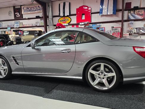 Used 2013 Mercedes-Benz SL 550 image 11