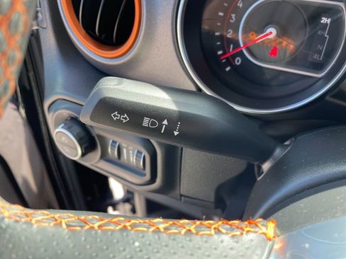 Used 2022 Jeep Gladiator Mojave AWD/4WD image 16