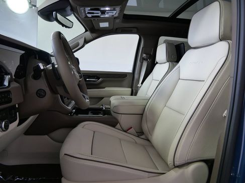 New 2026 GMC Yukon Denali w/ Denali Reserve Package AWD/4WD image 10