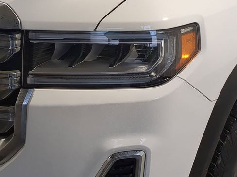 Used 2023 GMC Acadia SLE w/ Driver Convenience Package image 18