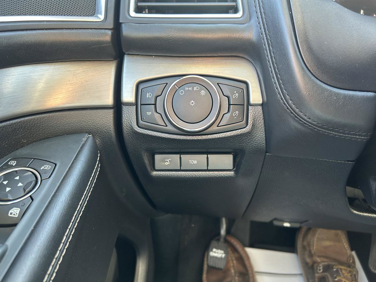 Used 2018 Ford Explorer Platinum AWD/4WD image 31