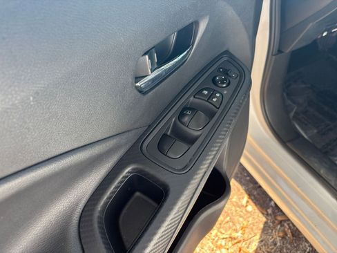 Used 2025 Nissan Versa SV image 18