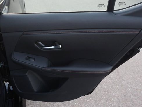 New 2025 Nissan Sentra SR image 18