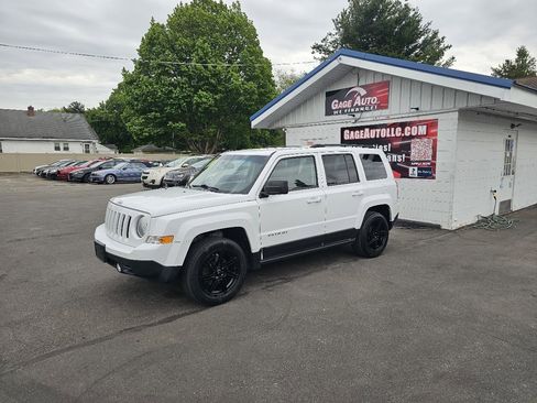 Used 2016 Jeep Patriot Sport w/ Power Value Group FWD image 5