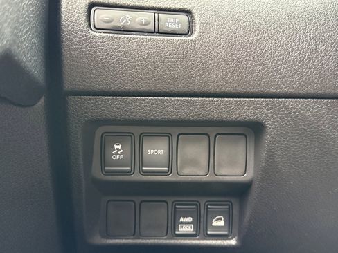 Used 2014 Nissan Rogue SV AWD/4WD image 35