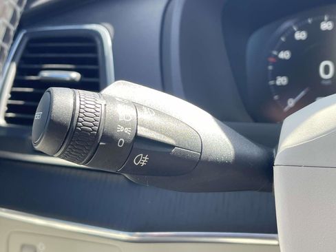 Used 2020 Volvo XC90 T6 Momentum w/ Protection Package Premier image 24