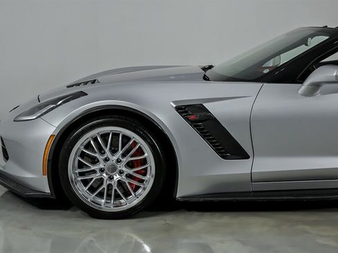 Used 2015 Chevrolet Corvette Z06 w/ 3LZ Preferred Equipment Group RWD image 7