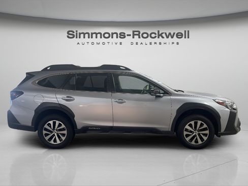 Used 2023 Subaru Outback Premium AWD/4WD image 6