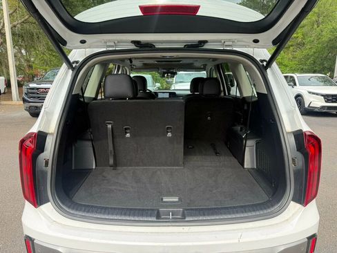 Used 2025 Kia Telluride S FWD image 10