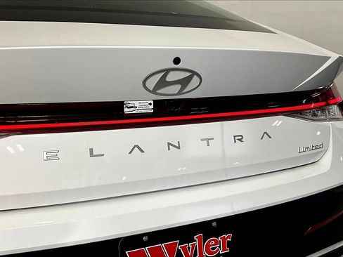 New 2026 Hyundai Elantra Limited FWD image 14