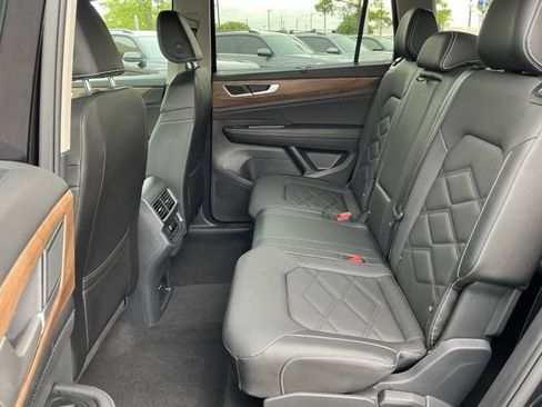 Certified 2025 Volkswagen Atlas SE w/ Black Wheel Package AWD/4WD image 17