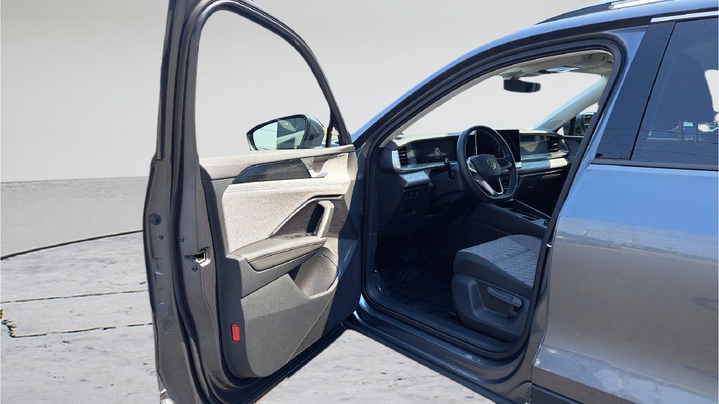 Used 2026 Volkswagen Tiguan S AWD/4WD image 9