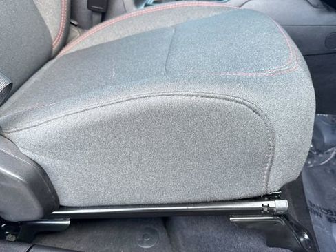 Used 2025 Jeep Gladiator Rubicon w/ Convenience Group image 23