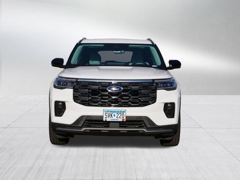 Used 2026 Ford Explorer Platinum w/ LUX Leather Package AWD/4WD image 2